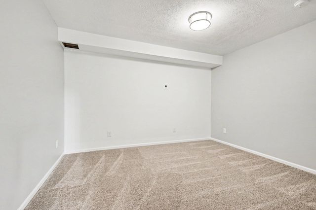 4372 Hunsberger Avenue NE, Grand Rapids, MI 49525