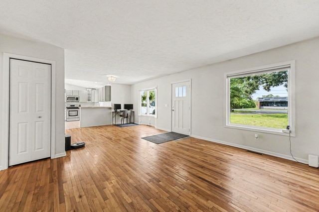 4372 Hunsberger Avenue NE, Grand Rapids, MI 49525