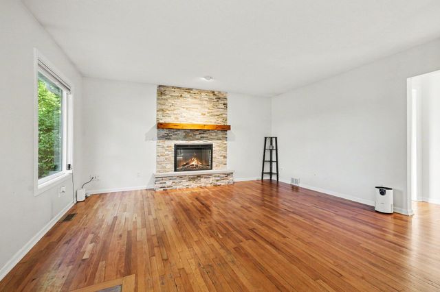 4372 Hunsberger Avenue NE, Grand Rapids, MI 49525