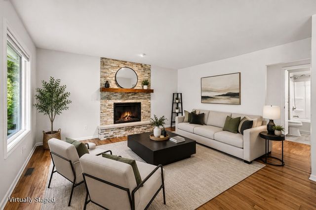 4372 Hunsberger Avenue NE, Grand Rapids, MI 49525