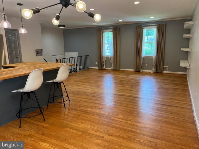 8711 BRAEBURN DR, Annandale, VA 22003