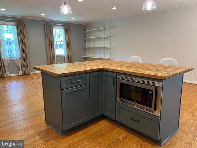 8711 BRAEBURN DR, Annandale, VA 22003