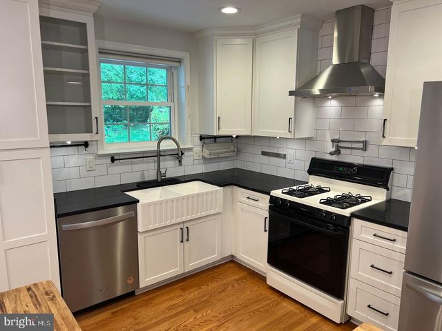 8711 BRAEBURN DR, Annandale, VA 22003