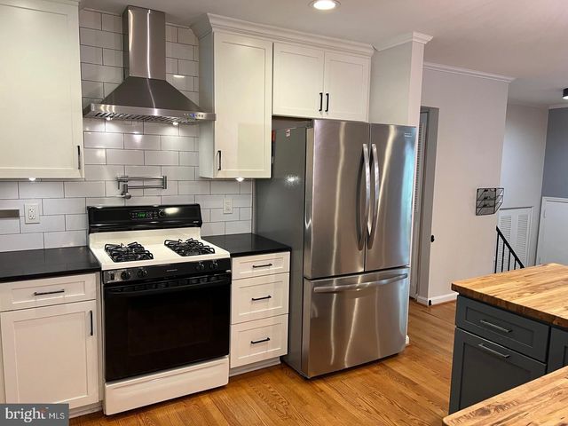 8711 BRAEBURN DR, Annandale, VA 22003