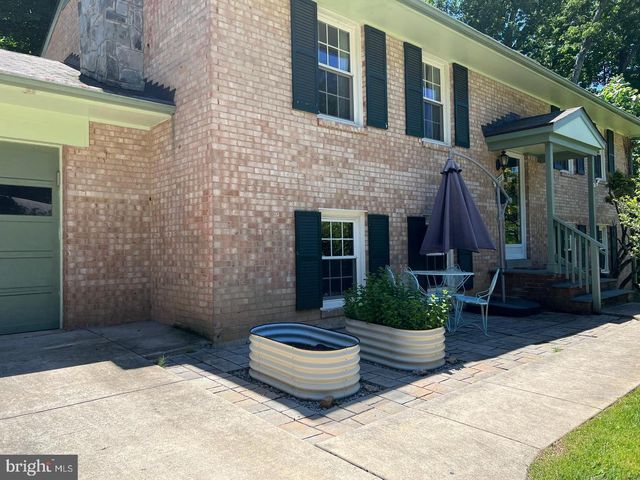 8711 BRAEBURN DR, Annandale, VA 22003