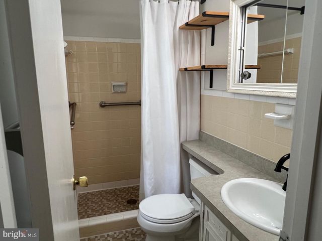 8711 BRAEBURN DR, Annandale, VA 22003