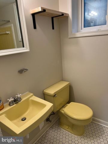 8711 BRAEBURN DR, Annandale, VA 22003