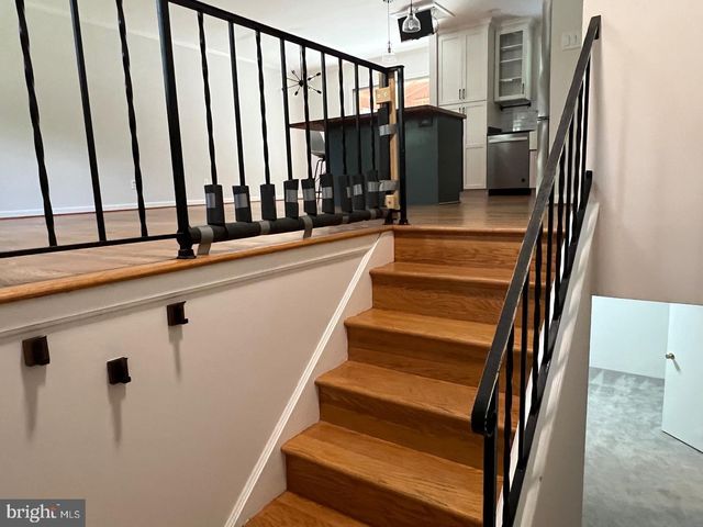 8711 BRAEBURN DR, Annandale, VA 22003