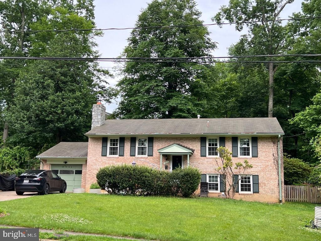 8711 BRAEBURN DR, Annandale, VA 22003