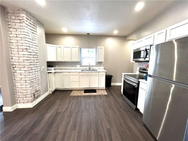 729 S 14th Street, St Joseph, MO 64501