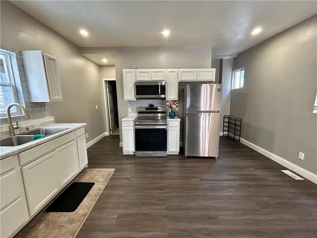 729 S 14th Street, St Joseph, MO 64501