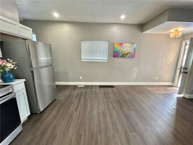 729 S 14th Street, St Joseph, MO 64501