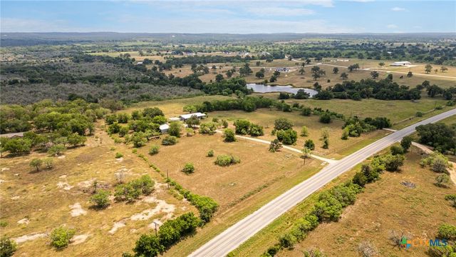 411 Fm 86, Red Rock, TX 78662