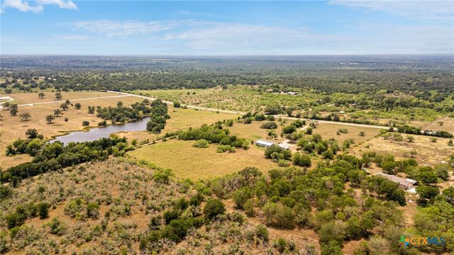 411 Fm 86, Red Rock, TX 78662