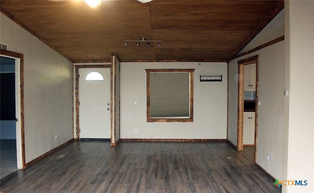 411 Fm 86, Red Rock, TX 78662