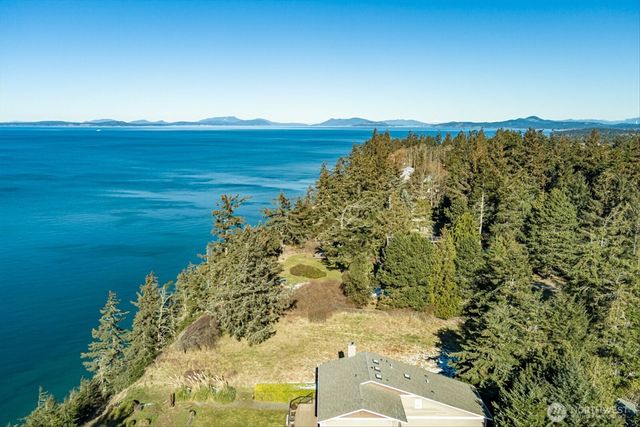 2089 West Beach Road, Oak Harbor, WA 98277