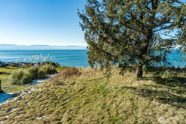 2089 West Beach Road, Oak Harbor, WA 98277