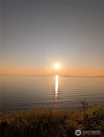 2089 West Beach Road, Oak Harbor, WA 98277