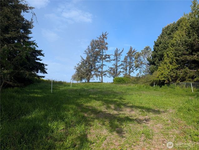 2089 West Beach Road, Oak Harbor, WA 98277