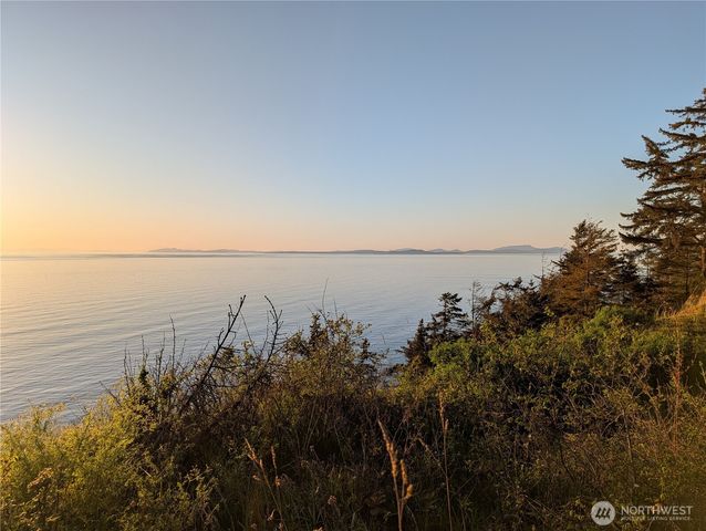 2089 West Beach Road, Oak Harbor, WA 98277