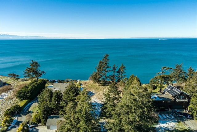 2089 West Beach Road, Oak Harbor, WA 98277