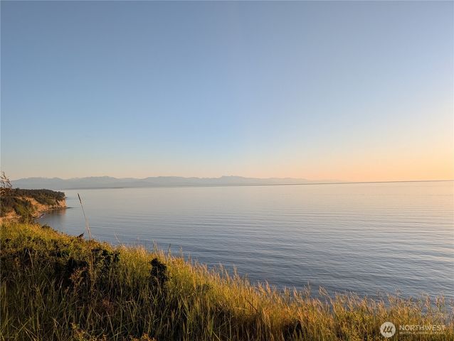 2089 West Beach Road, Oak Harbor, WA 98277