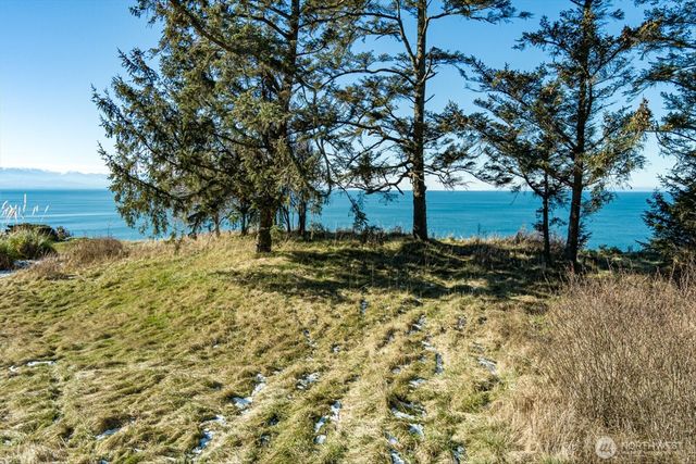 2089 West Beach Road, Oak Harbor, WA 98277