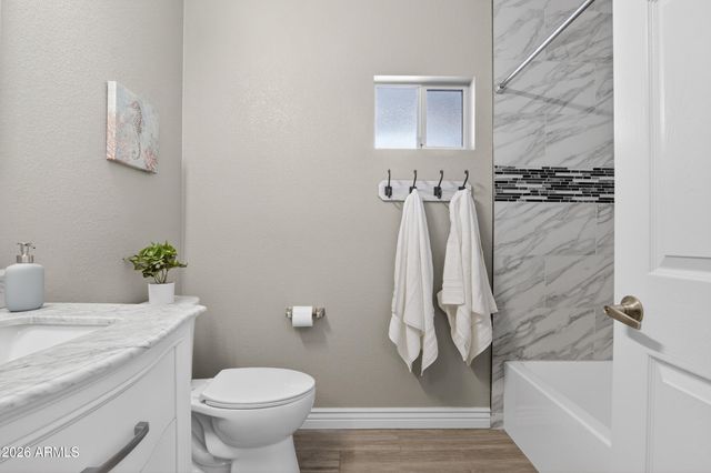 7401 W ARROWHEAD CLUBHOUSE Drive 2045, Glendale, AZ 85308