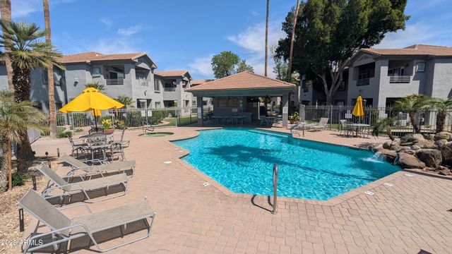 7401 W ARROWHEAD CLUBHOUSE Drive 2045, Glendale, AZ 85308