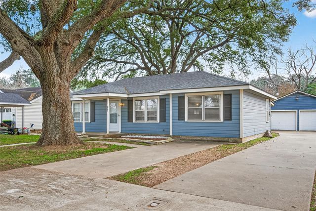 500 Lazy Lane, Wharton, TX 77488