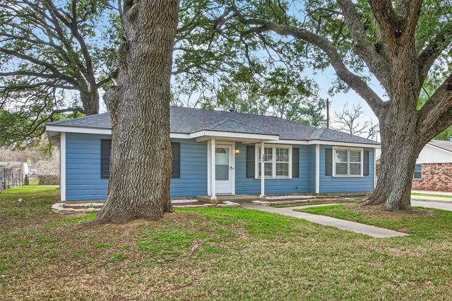 500 Lazy Lane, Wharton, TX 77488