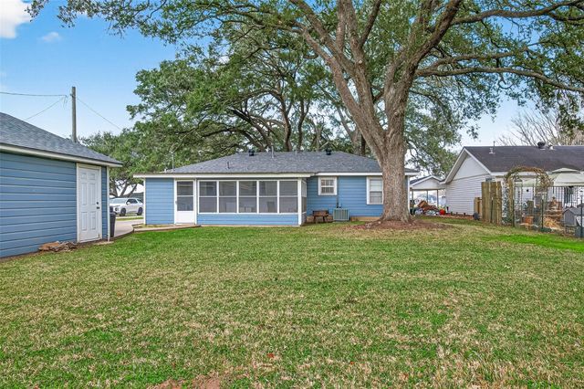 500 Lazy Lane, Wharton, TX 77488