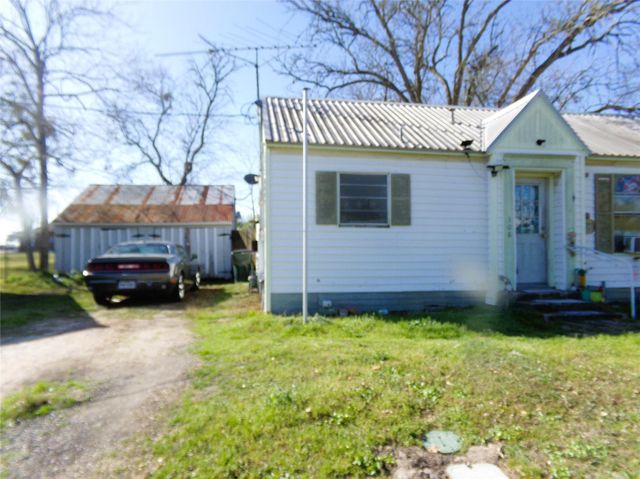 308 E East South Street, Weimar, TX 78962