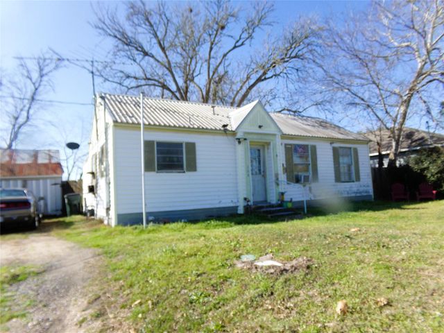 308 E East South Street, Weimar, TX 78962