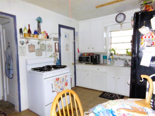 308 E East South Street, Weimar, TX 78962