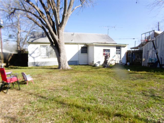308 E East South Street, Weimar, TX 78962