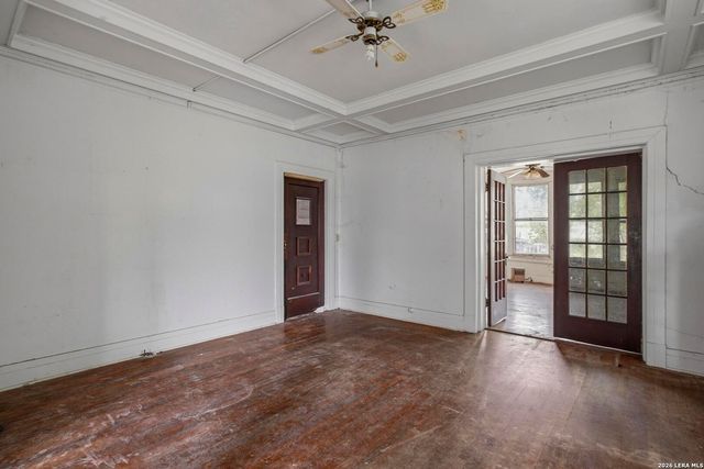325 E Courtland, San Antonio, TX 78212