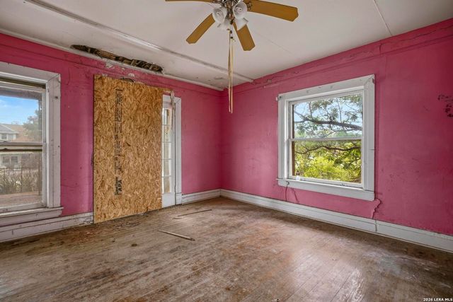 325 E Courtland, San Antonio, TX 78212