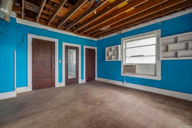 325 E Courtland, San Antonio, TX 78212