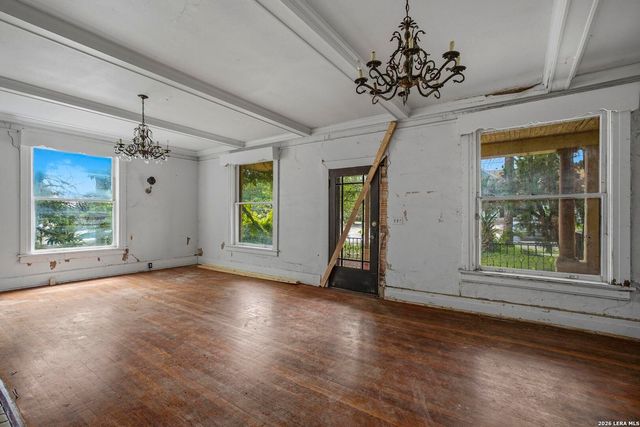 325 E Courtland, San Antonio, TX 78212