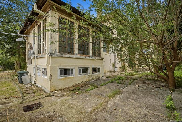325 E Courtland, San Antonio, TX 78212