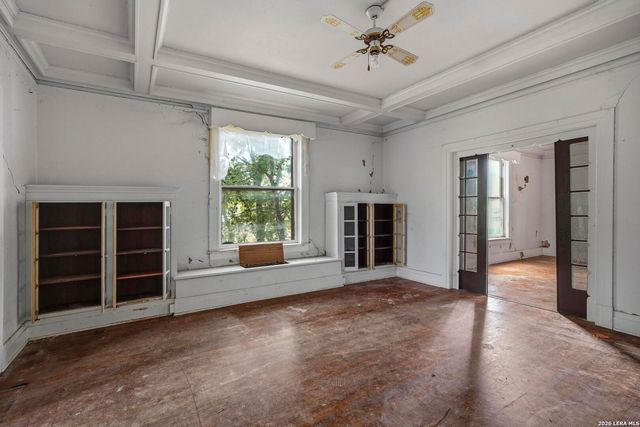 325 E Courtland, San Antonio, TX 78212