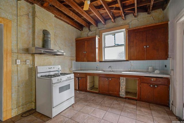 325 E Courtland, San Antonio, TX 78212