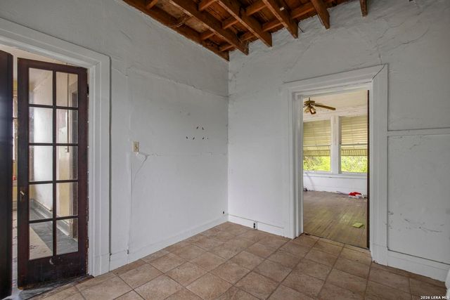 325 E Courtland, San Antonio, TX 78212