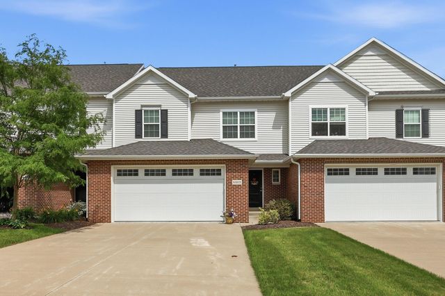4465 W Slate Creek Drive, Bettendorf, IA 52722