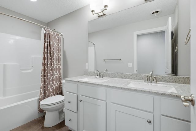 4465 W Slate Creek Drive, Bettendorf, IA 52722