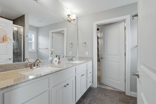 4465 W Slate Creek Drive, Bettendorf, IA 52722