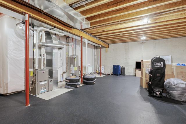 4465 W Slate Creek Drive, Bettendorf, IA 52722