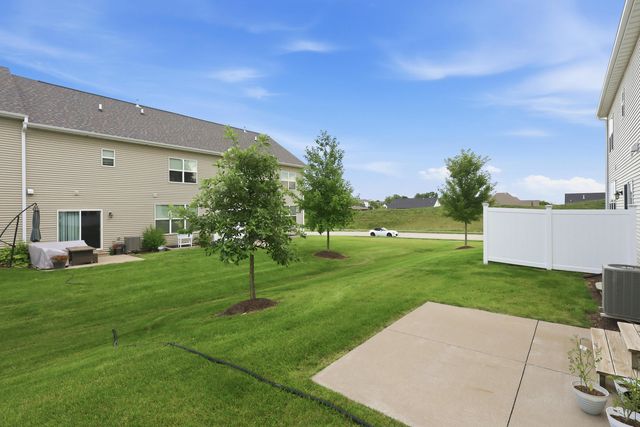 4465 W Slate Creek Drive, Bettendorf, IA 52722