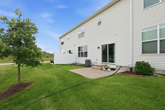 4465 W Slate Creek Drive, Bettendorf, IA 52722